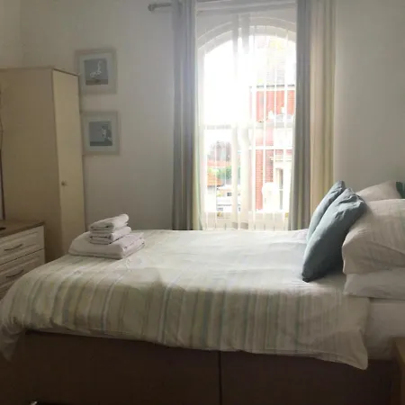 Pensión Seacrest Only 4*