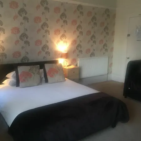 Pensión Seacrest Only 4*