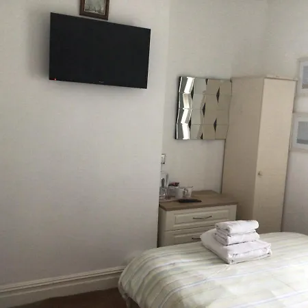 Seacrest Only Уитби